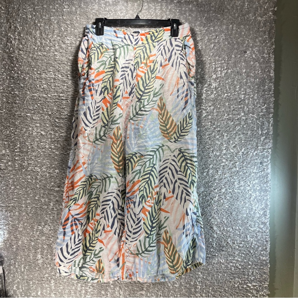 💥2/$45 Tahari Wide Leg Pants in White with Multicolor Leaf Print